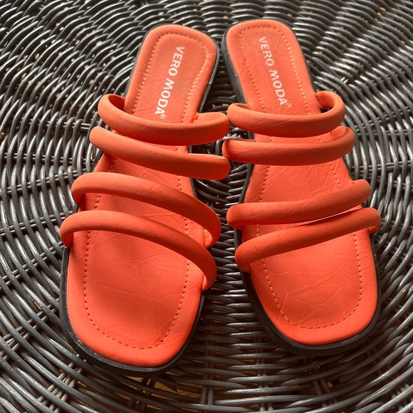 Vero Moda Sandals - Picture 1 of 3